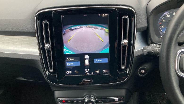 Volvo Xc40 2.0 T4 Momentum Pro 5dr AWD Geartronic Petrol Estate